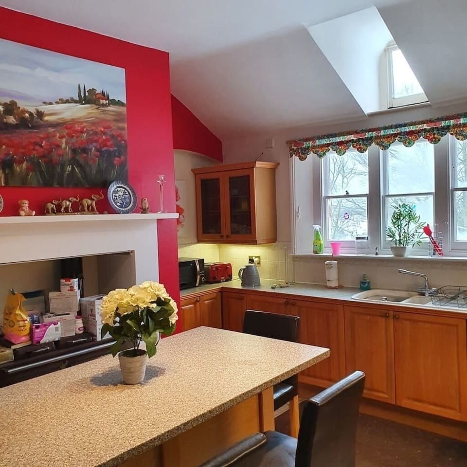 House | Private kitchen | Fridge, microwave, oven, stovetop