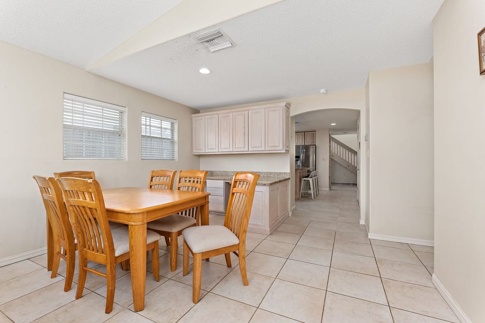 Dining table between kitchen and living area. A study desk for remote working.