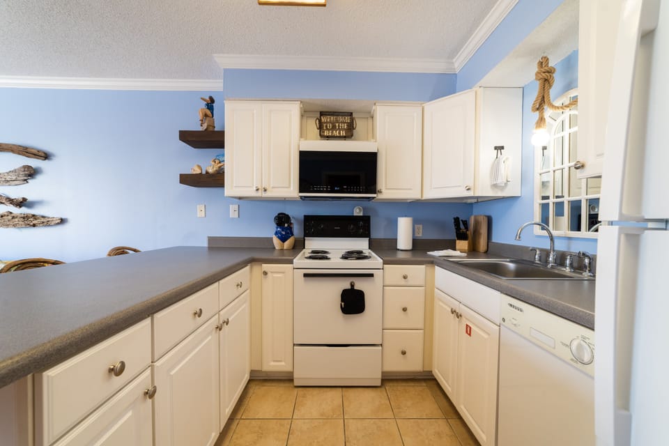 Fully stocked kitchen with everything you need!