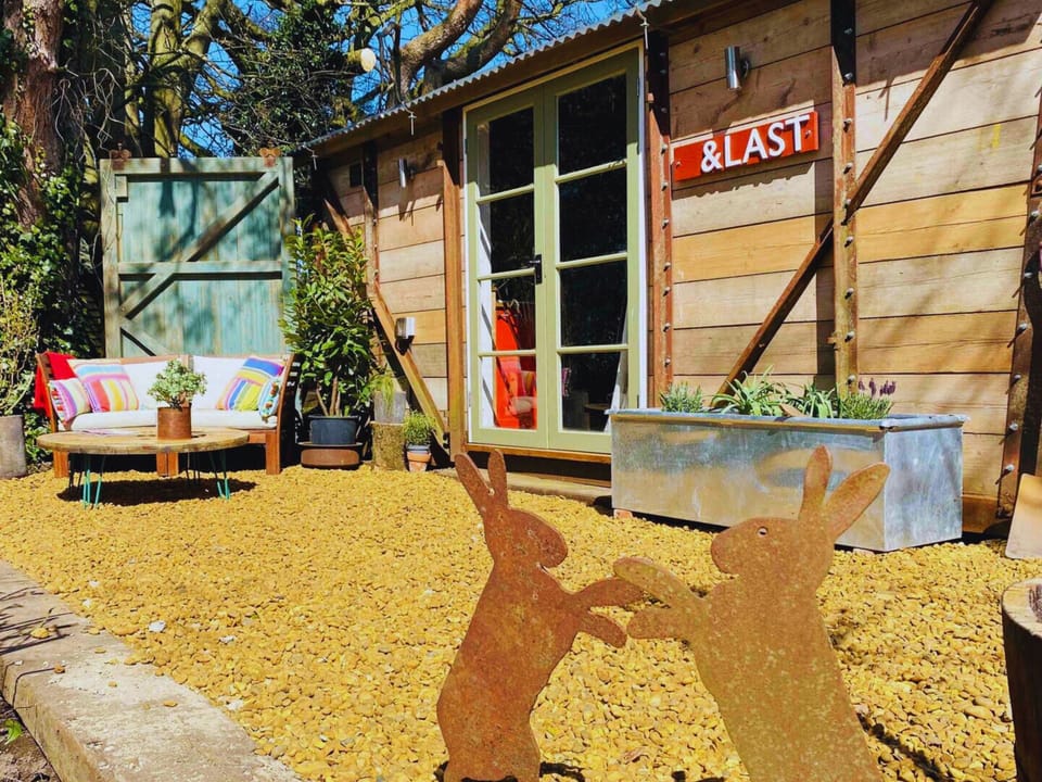 Last Carriage in Norfolk; quirky glamping retreat