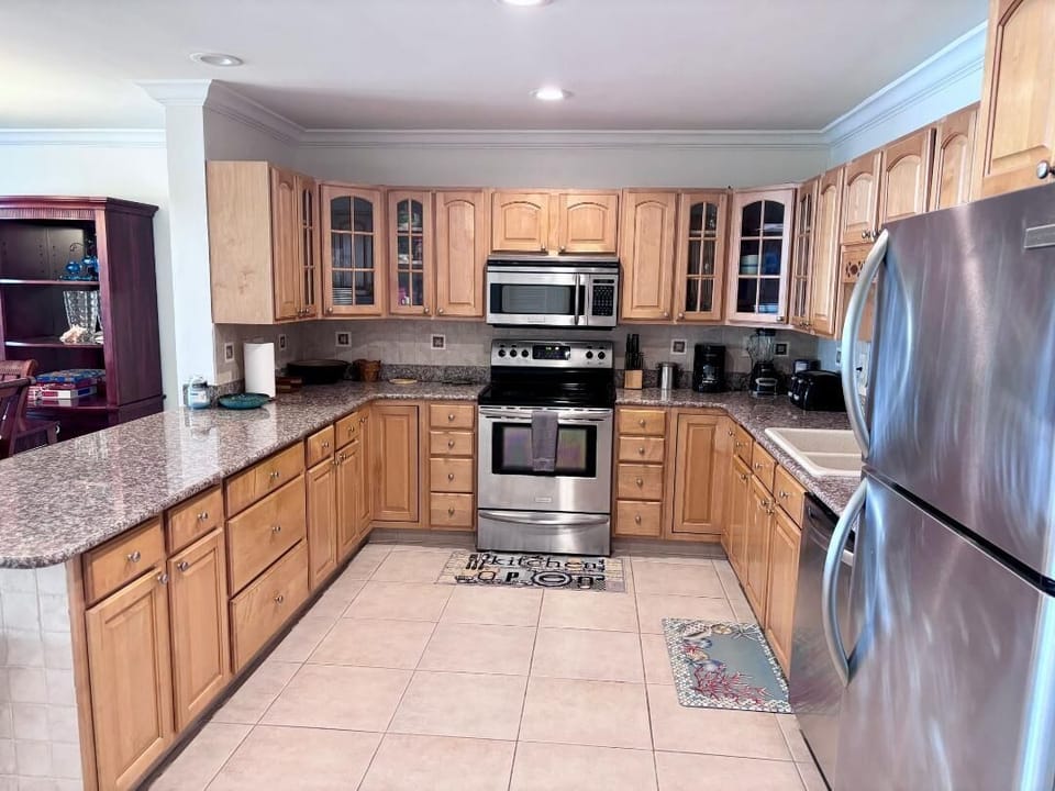 Large Kitchen with Stainless Steel Appliances & Granite Countertops