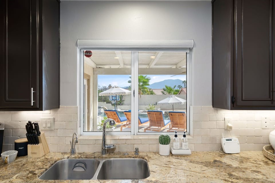 Kitchen views.
