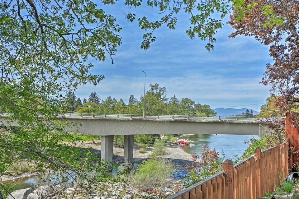 Rogue River Access Nearby