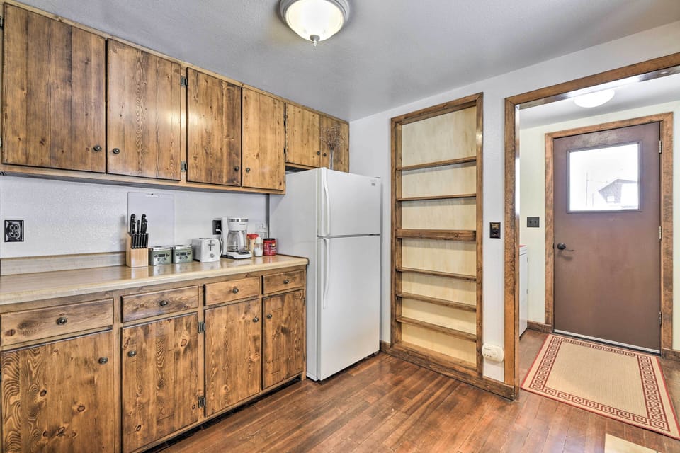 Kitchen | Breakfast Bar w/ Seating
