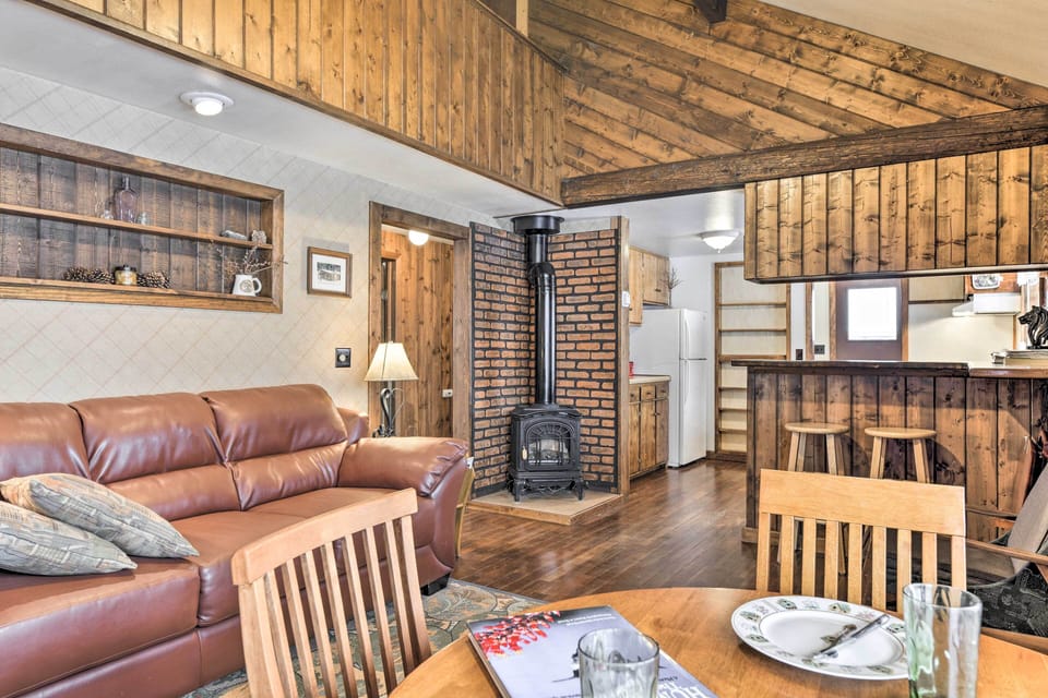 Living Room | Gas Stove