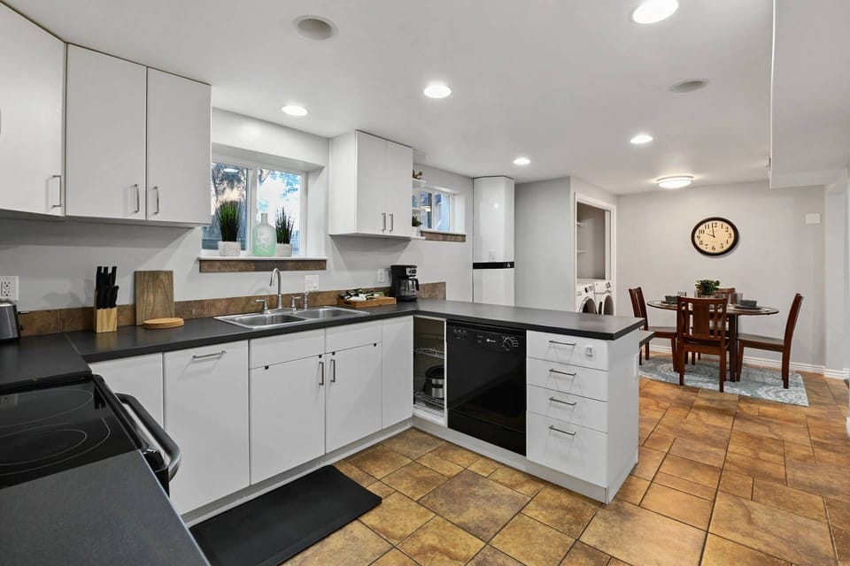 Plenty of Counter Space to Enjoy Breakfast, Lunch or Dinner with Friends, Co-workers or Family