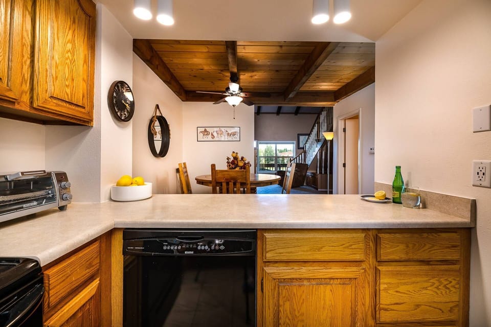 Full Kitchen with Dishwasher