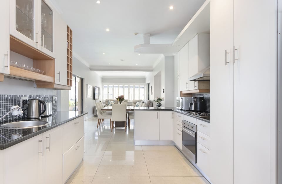 House (6 Bedrooms) | Interior