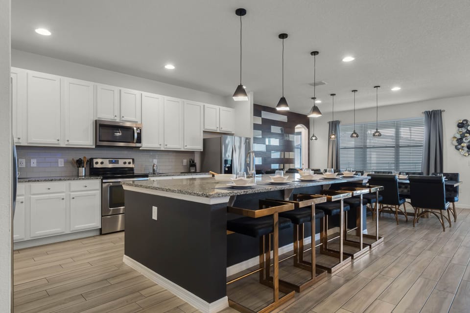 - Fully equipped Orlando kitchen with stainless steel appliances  
- Granite island with bar seating perfect for family gatherings  
- Vacation rental designed for group cooking and dining