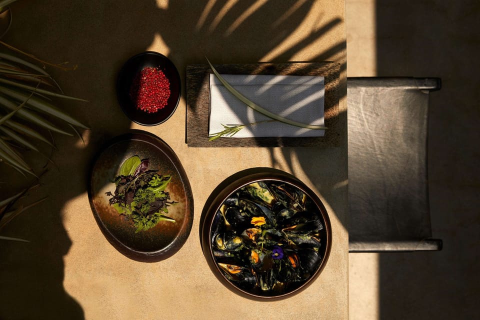 2 restaurants; breakfast, lunch, and dinner served