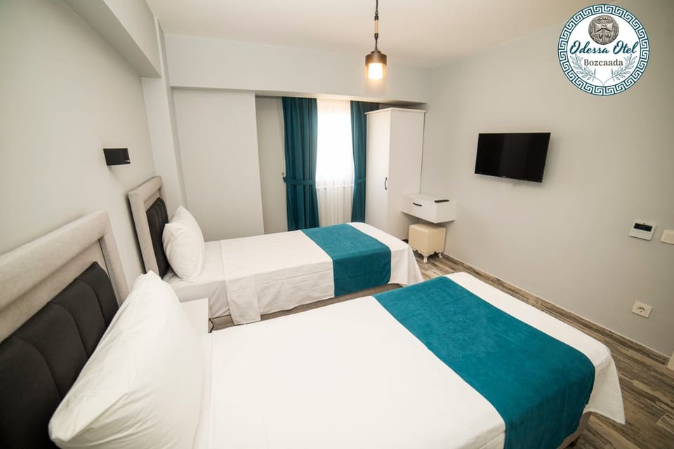 Standard Twin Room, Partial Sea View | Egyptian cotton sheets, premium bedding, free cribs/infant beds