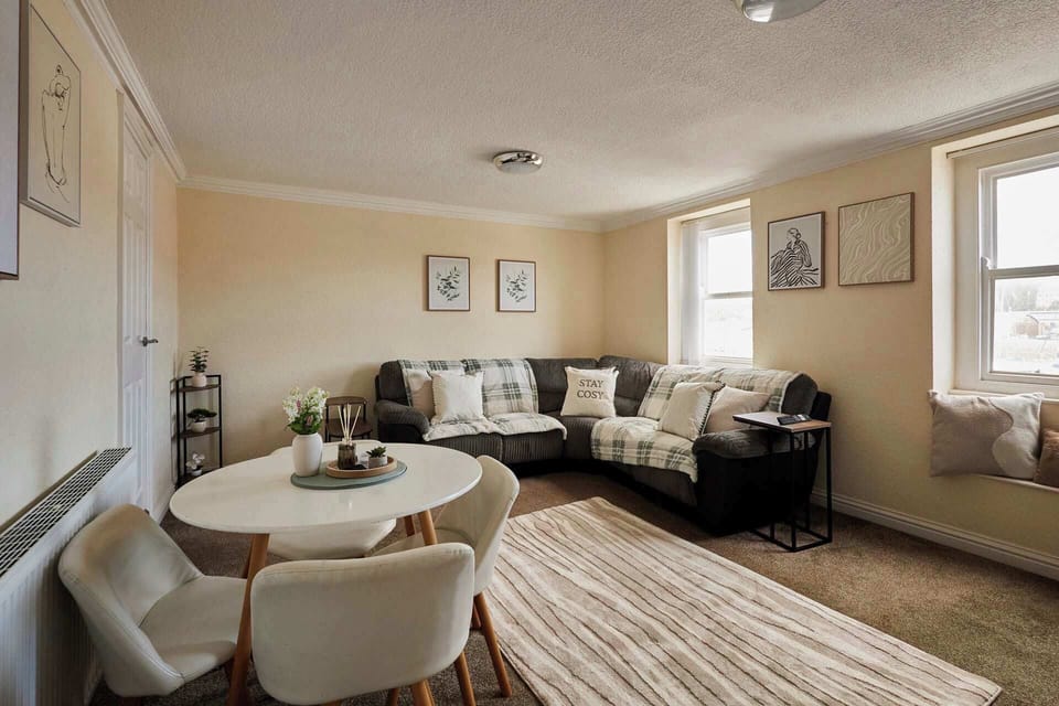 Cobblers Cottage, Whitby - Host & Stay