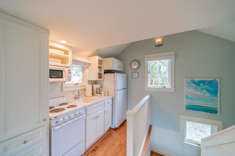 Cottage, 1 Bedroom | Private kitchen | Fridge, coffee/tea maker, toaster