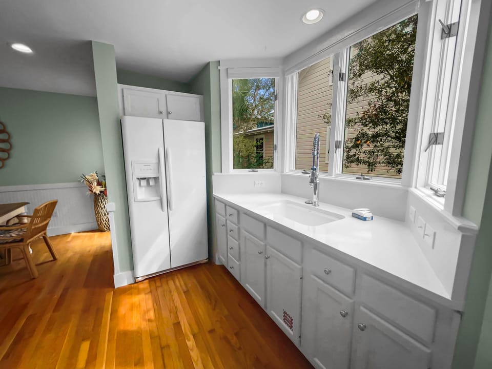 House, 6 Bedrooms | Private kitchen | Fridge, stovetop, coffee/tea maker, toaster