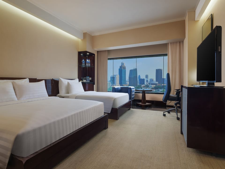 Executive Triple | Minibar, in-room safe, desk, iron/ironing board