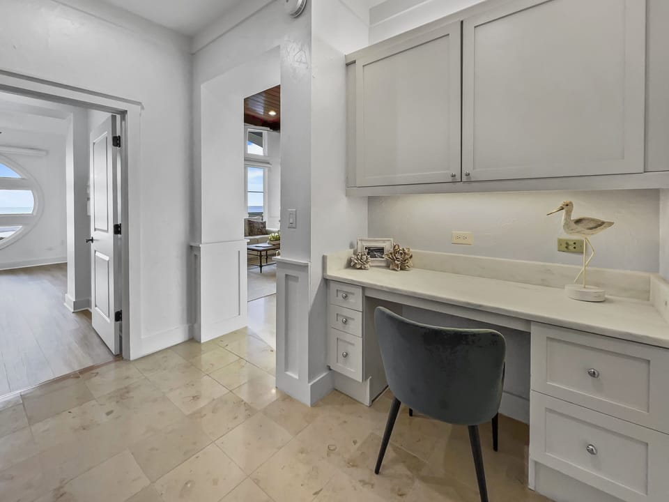 Condo, 3 Bedrooms | Interior