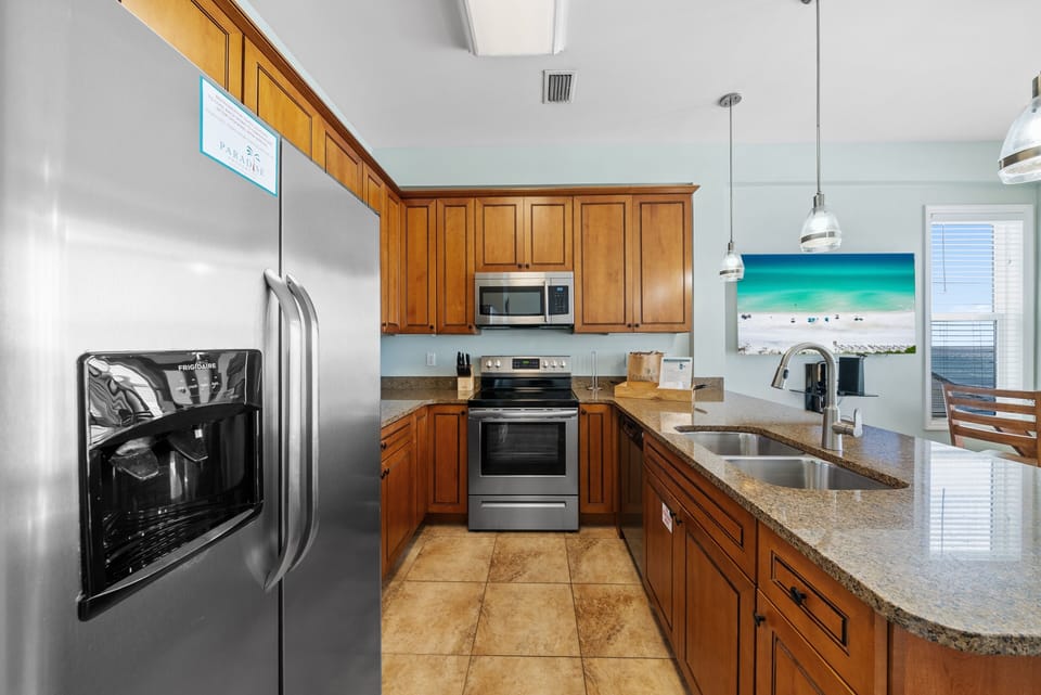Condo, 1 Bedroom | Private kitchen | Microwave, dining tables