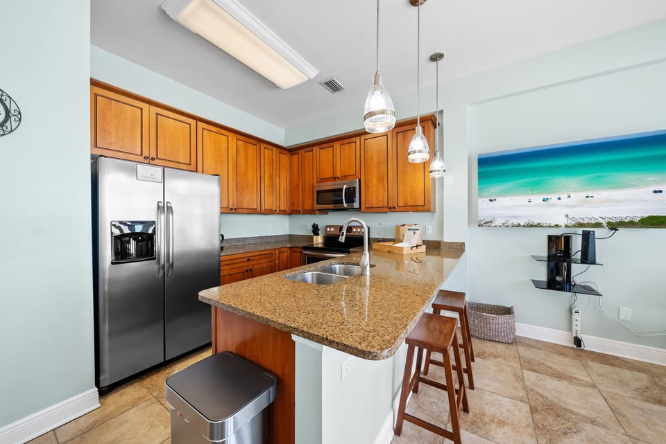 Condo, 1 Bedroom | Private kitchen | Microwave, dining tables