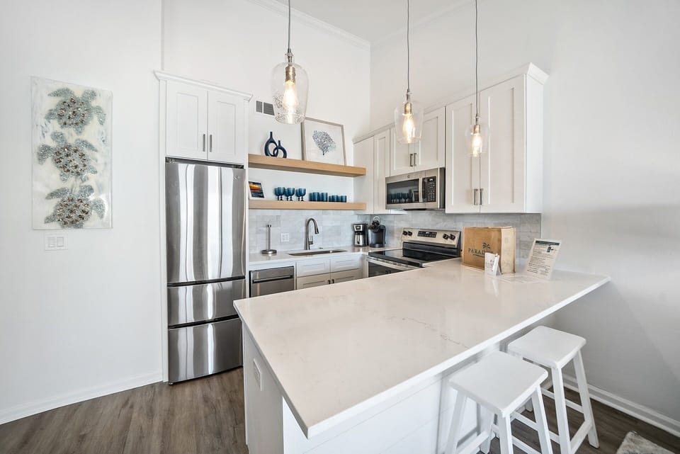 Condo, 1 Bedroom | Private kitchen | Fridge, microwave, oven, coffee/tea maker
