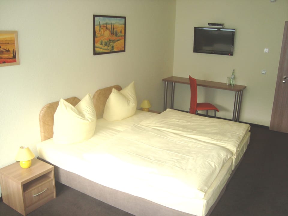 Desk, soundproofing, cribs (free), rollaway beds (surcharge)