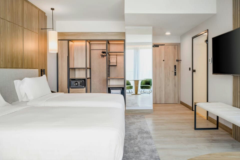 Hypo-allergenic bedding, in-room safe, desk, laptop workspace