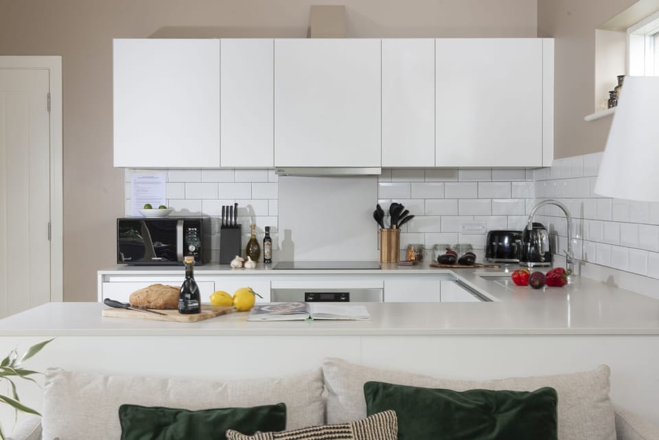 Oven and stovetop in the kitchen - Salt Life, Dunes at Upton Towans