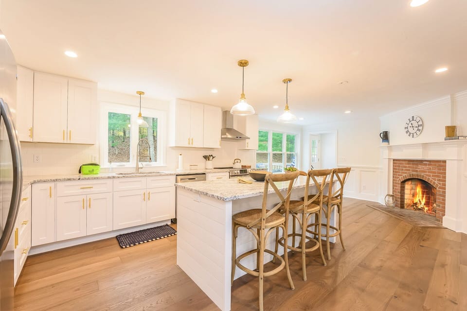 Kitchen with breakfast bar and seating for 3