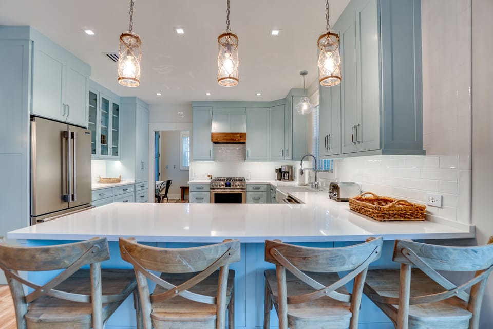 Breakfast bar for 4 makes large gatherings in the kitchen a joy