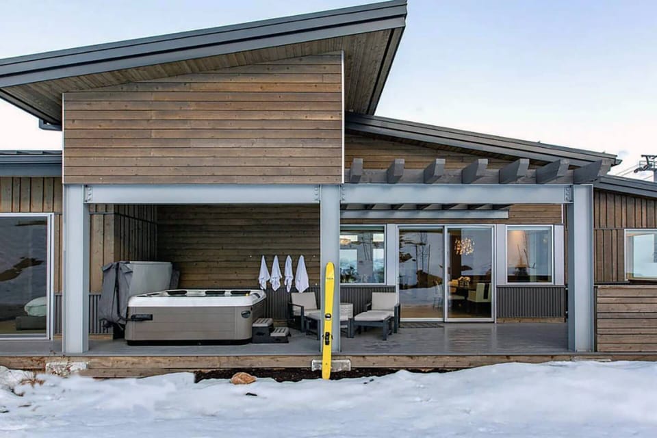 True ski-in/ski-out access via Sunrise Run; step directly from the property onto the slopes at Park City Mountain Resort.