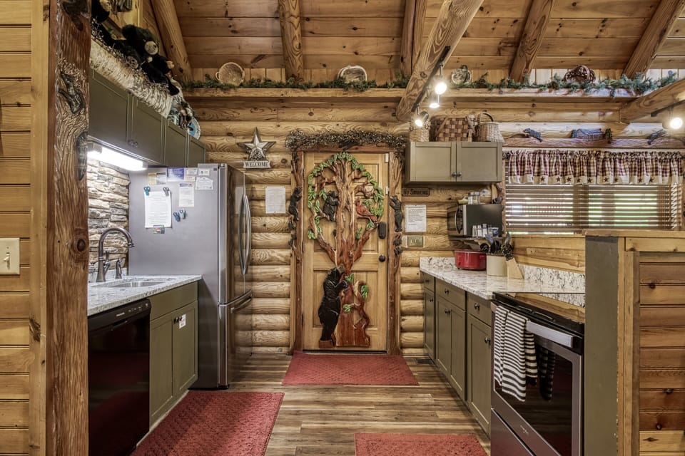 Pigeon Forge Waterfall Cabin - Creekside Lodge - Fully furnished kitchen