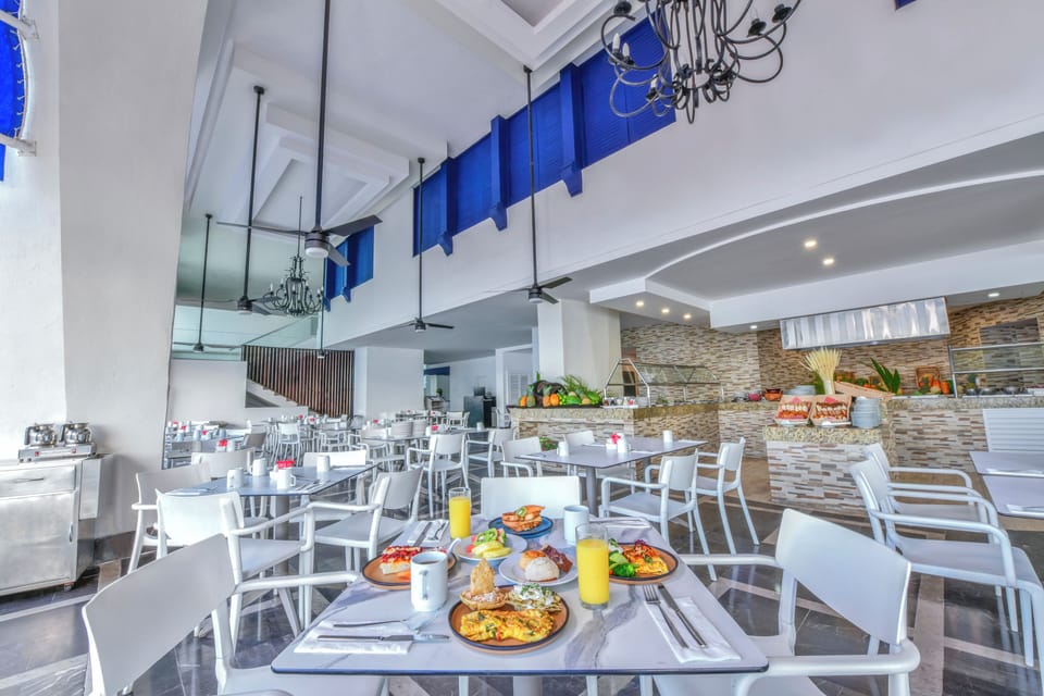 2 restaurants, breakfast, lunch, dinner served; international cuisine