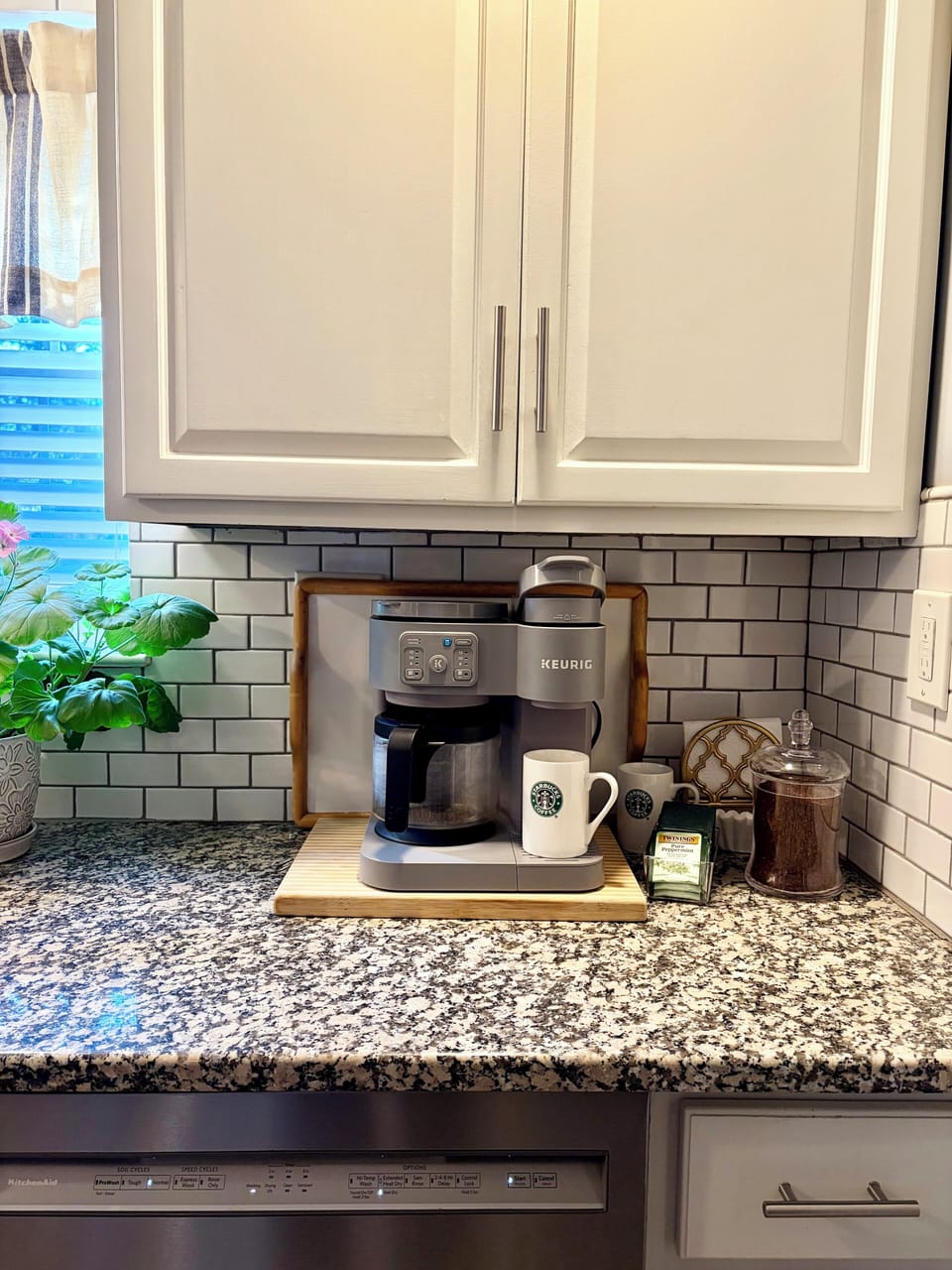Make a 12 cup pot of coffee or just make a single cup. This machine does both!