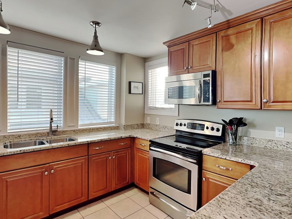 Full Kitchen