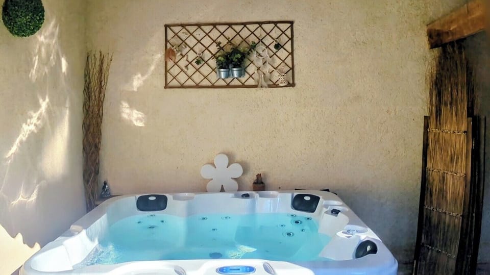 Indoor spa tub