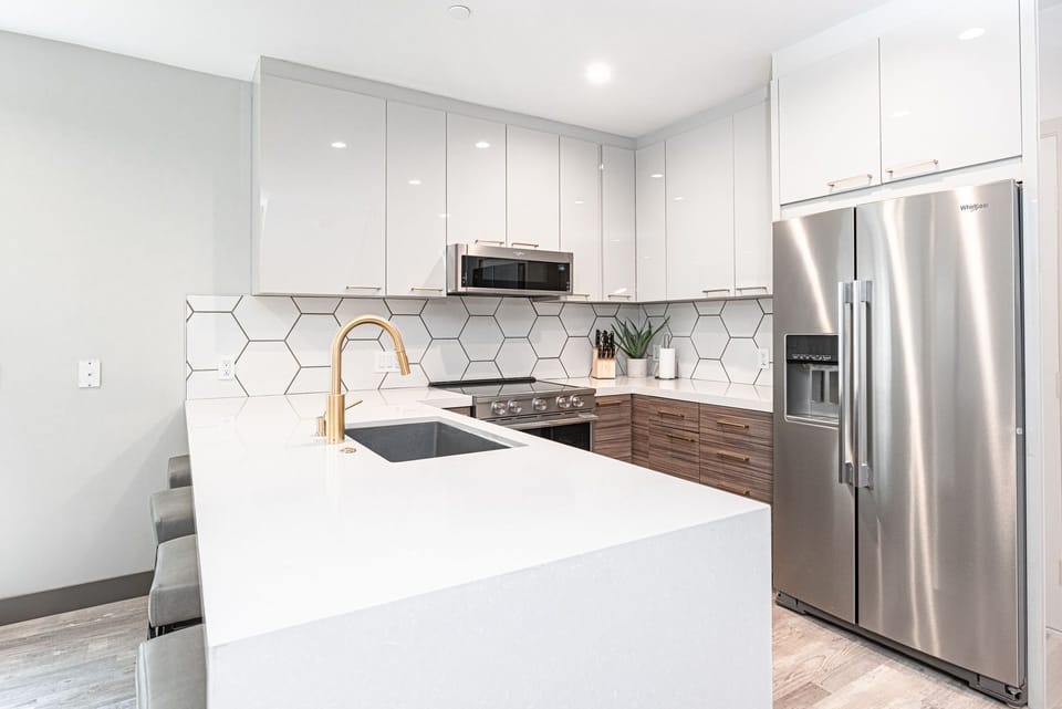 Kitchen comes stocked with dishes, cooking, baking and meal prep gear. All standard large and small appliances included. Guests must provide their own food and condiments.
                