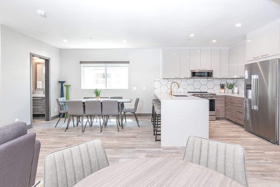 High end fixtures & appliances throughout the home along with High End Bamboo-Composite Wood Finish Flooring.
                