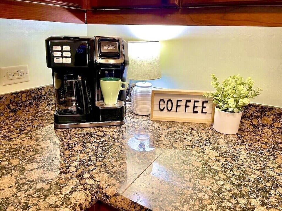 Dual coffee maker. Enjoy a single brew or whole pot. 