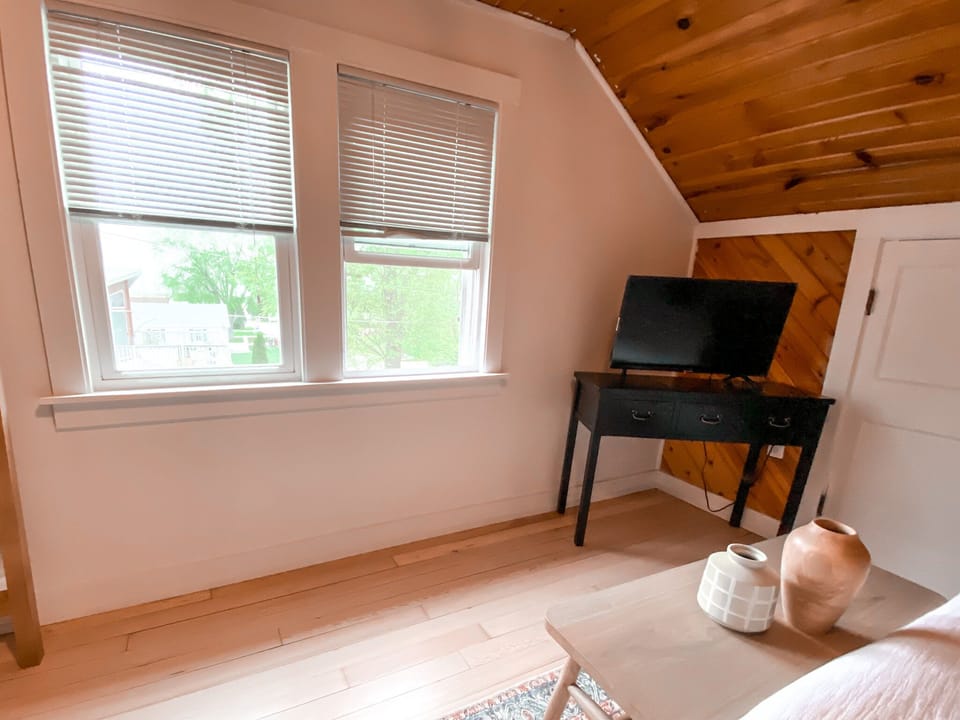 King Bed with TV and Lake View