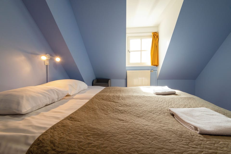 Double Room With Shared bathroom | Desk, laptop workspace, free WiFi, bed sheets