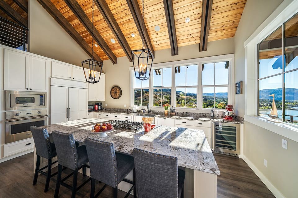 Gourmet kitchen