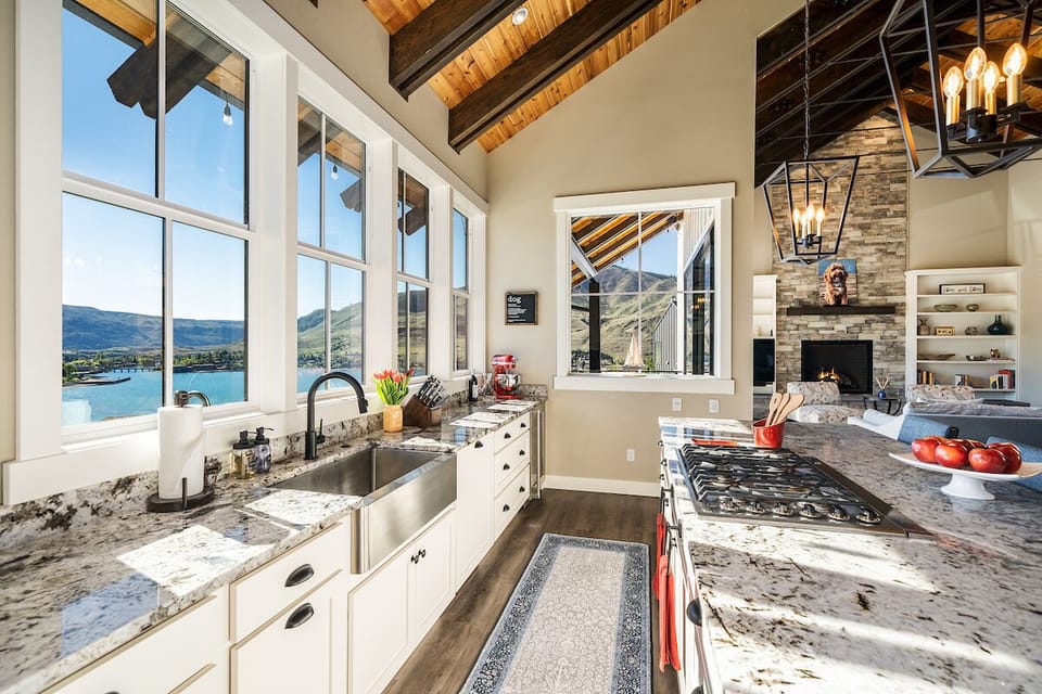 Gourmet kitchen