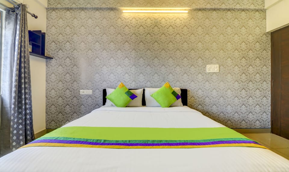 Standard Room | Individually furnished, desk, iron/ironing board, rollaway beds