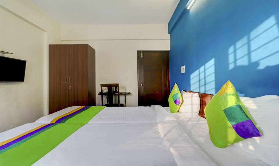Standard Room | Individually furnished, desk, iron/ironing board, rollaway beds