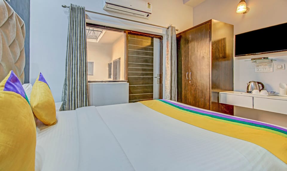 Economy Double Room | Desk, iron/ironing board (on request), WiFi (free), bed sheets