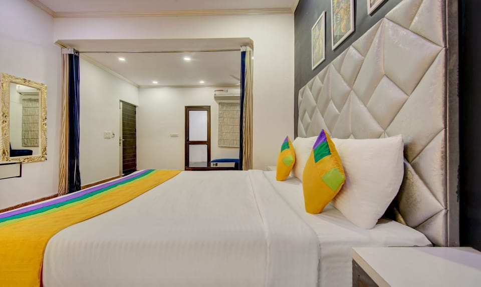Premium Double Room | Desk, iron/ironing board (on request), WiFi (free), bed sheets