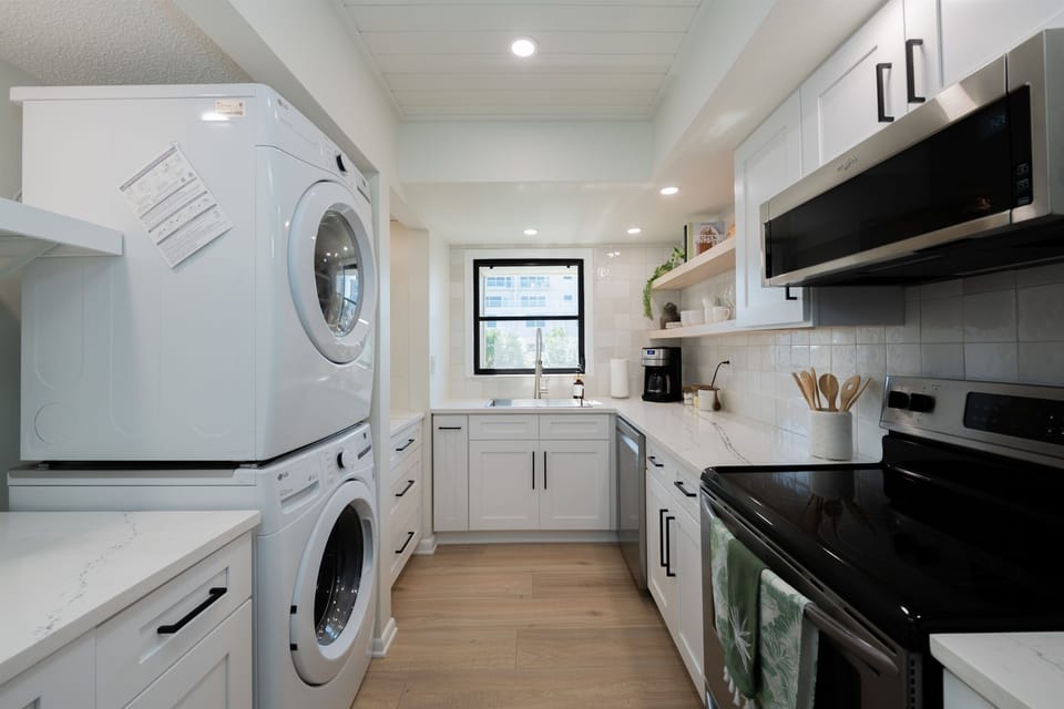 Full-Size Washer/Dryer - Complimentary Laundry Detergent