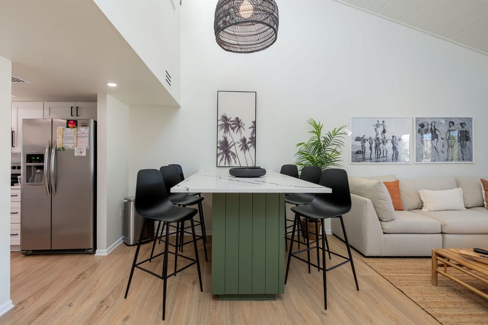 Large dining area for 6