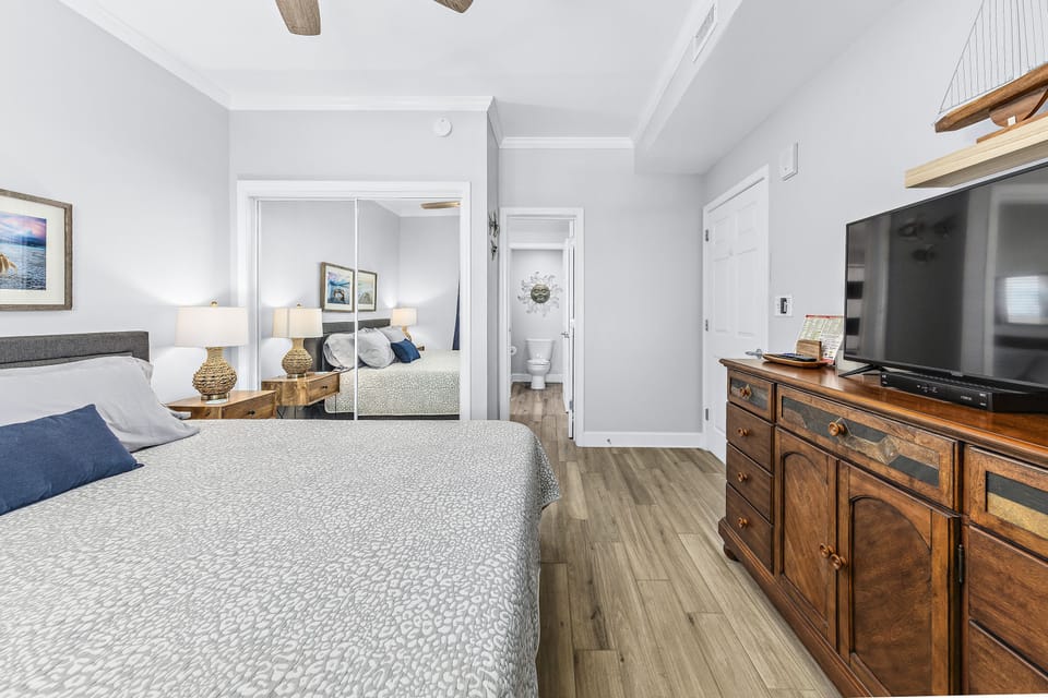 Relaxing king size bed with en suite bathroom.