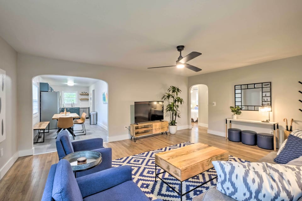 Living Room | Smart TV