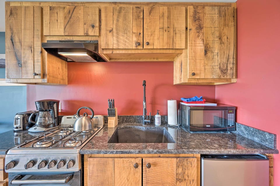Well-Equipped Kitchenette